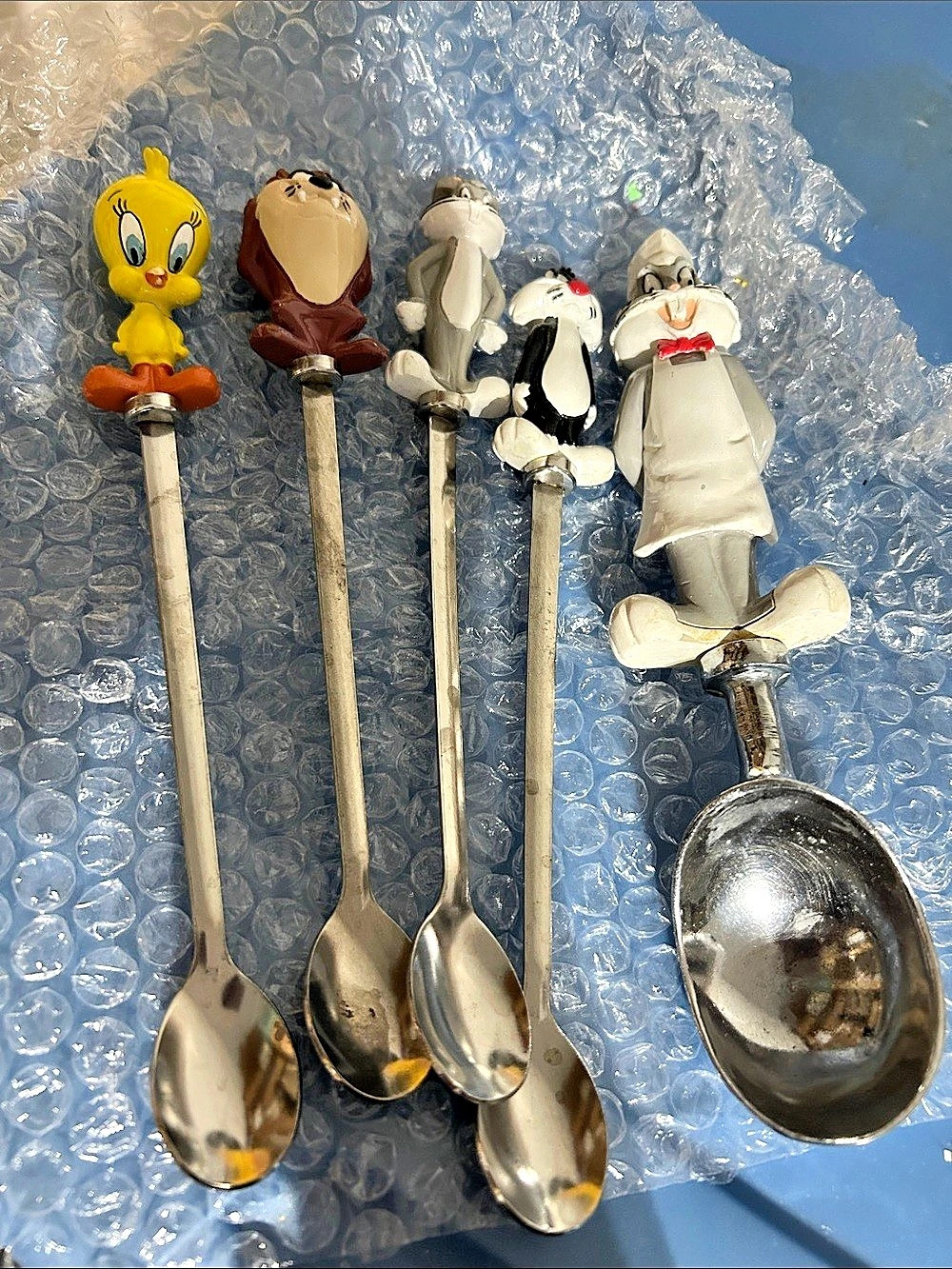Authentic and original Warner Brothers Looney Tunes character Spoon & Sundae Gla